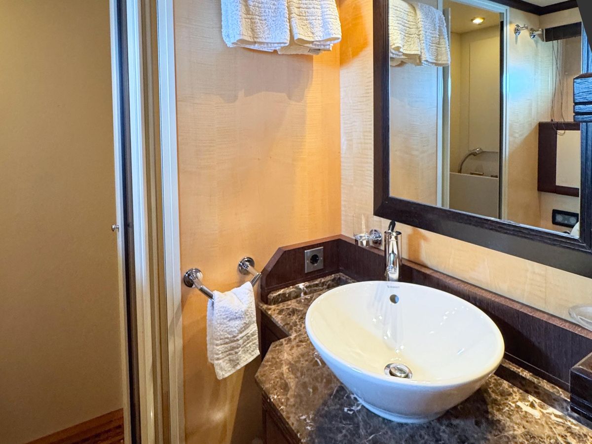 2005 Mangusta 75 