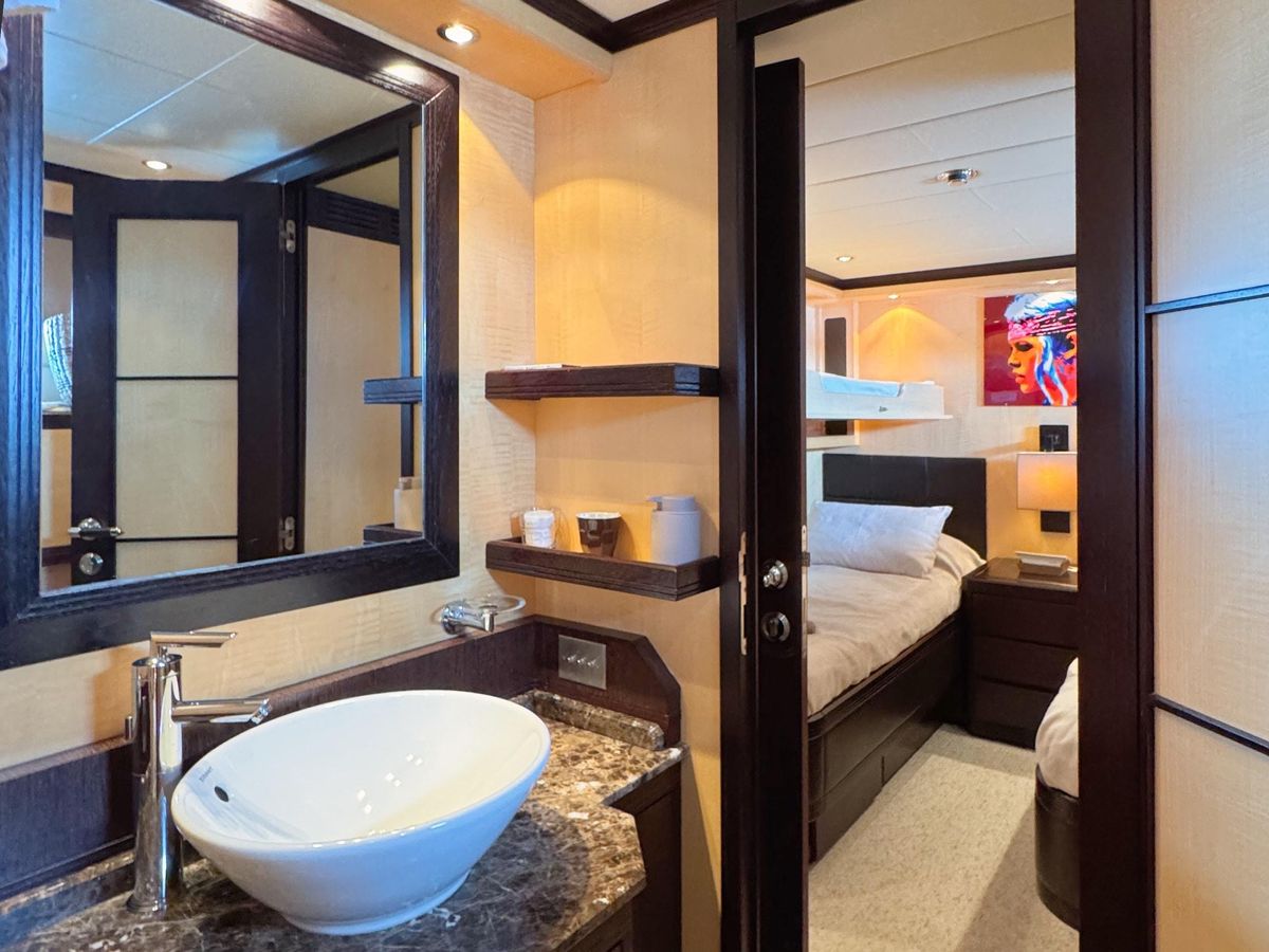 2005 Mangusta 75 