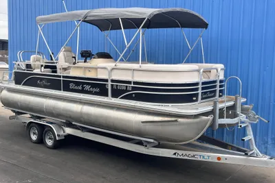 SunChaser Classic Fish 8522 Cruise-N-Fish