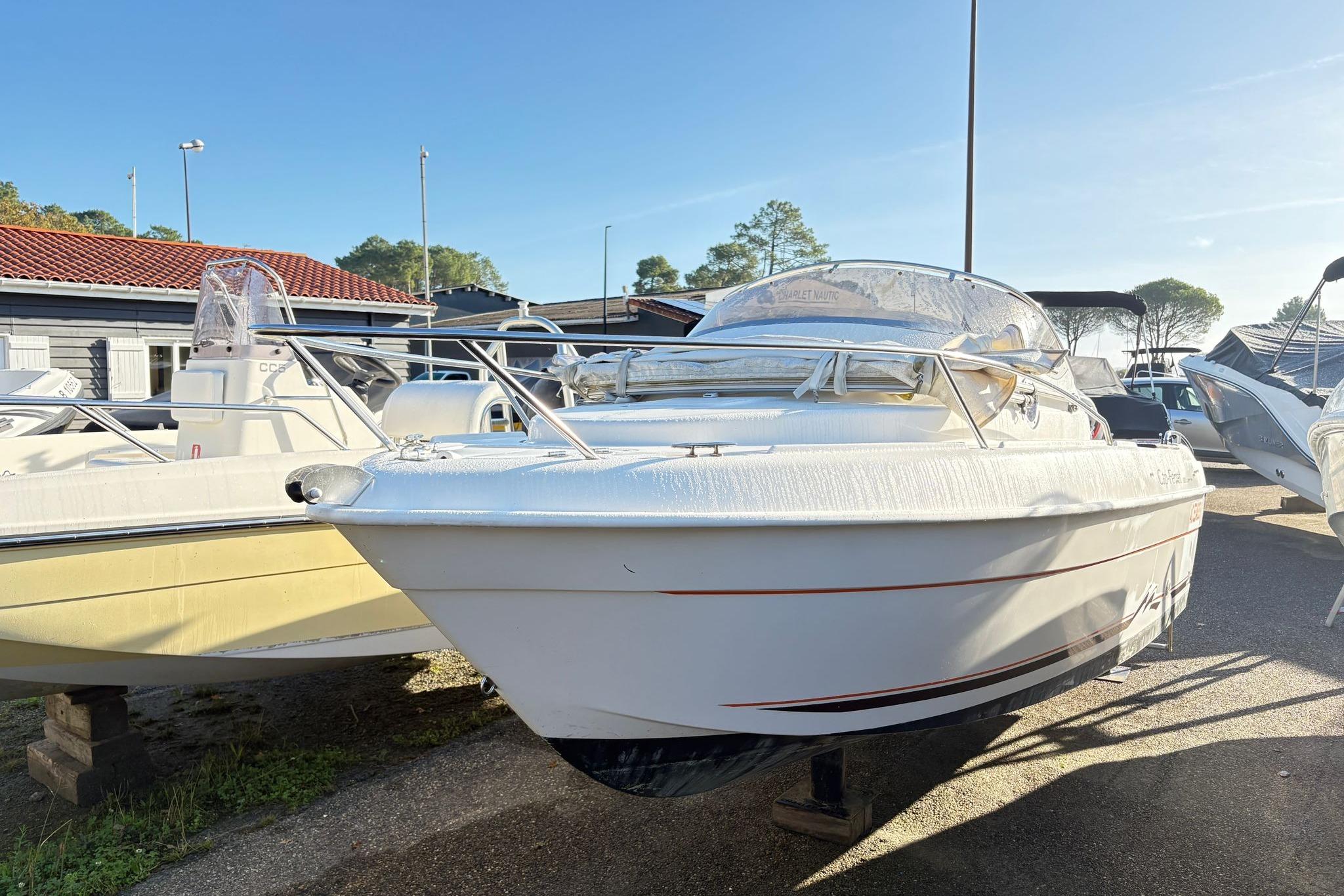 2011 B2 Marine CAP FERRET 502 CABINE