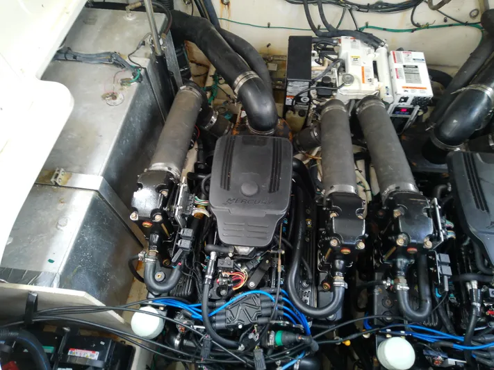 Naut On-site Yacht Photos Pics 