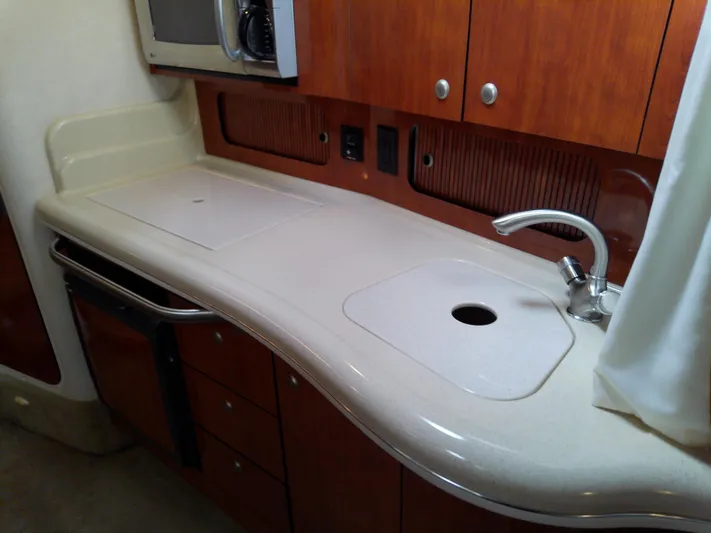 Naut On-site Yacht Photos Pics 