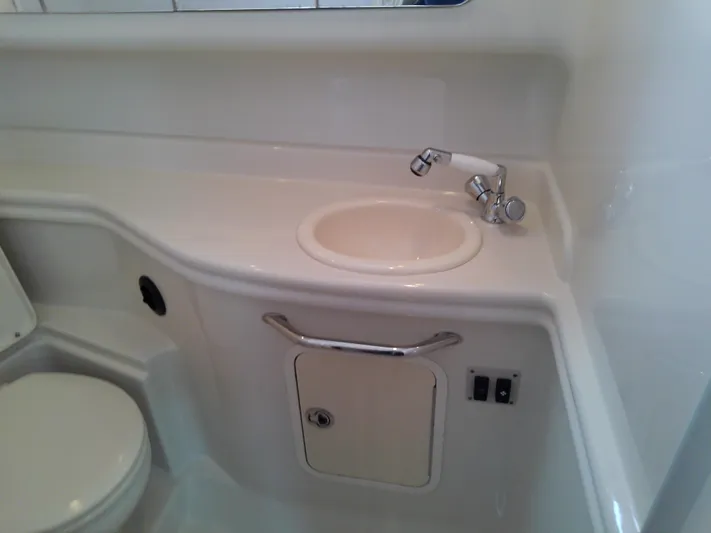 Naut On-site Yacht Photos Pics 