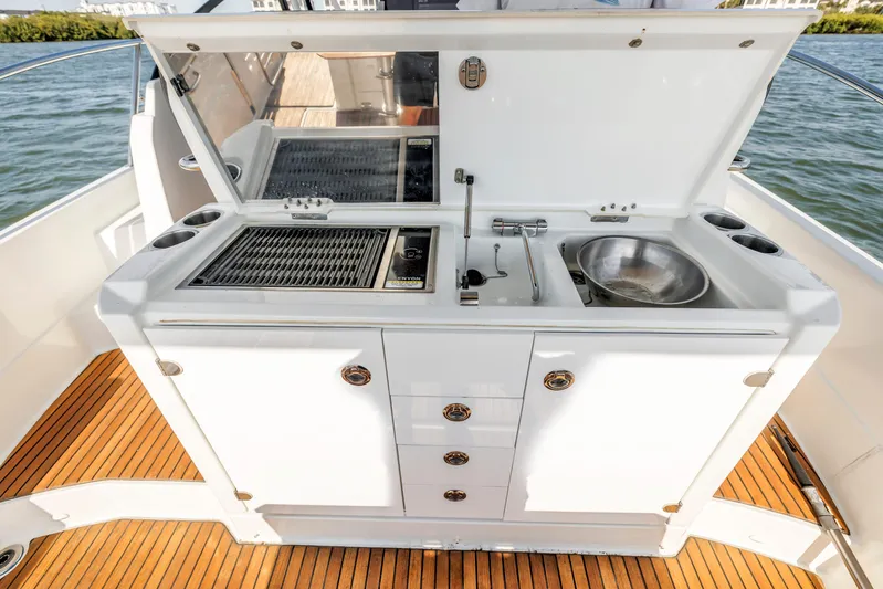  Yacht Photos Pics Outdoor kitchen on 2019 Jeanneau Leader 10.5 CC boat with grill and sink.