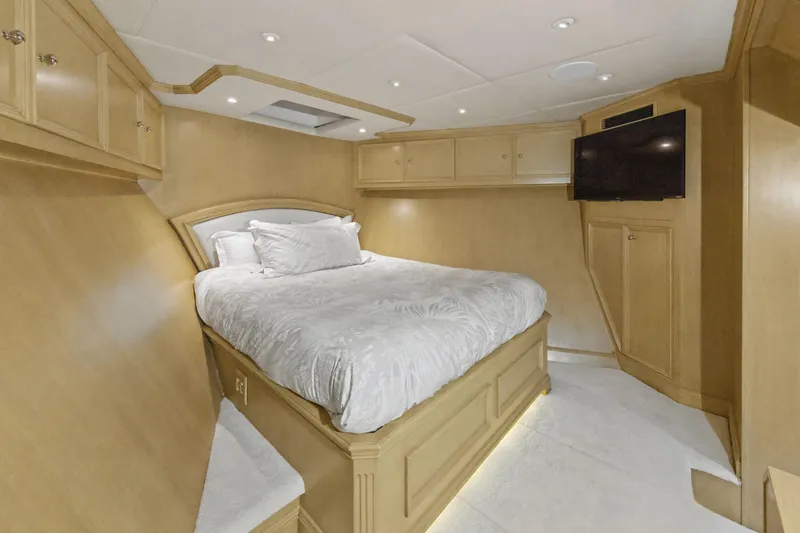 Savoir-faire Yacht Photos Pics Luxurious bedroom in 2002 Ocean Alexander 120 Megayacht with elegant wood paneling.