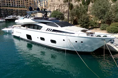 Ferretti Yachts 800