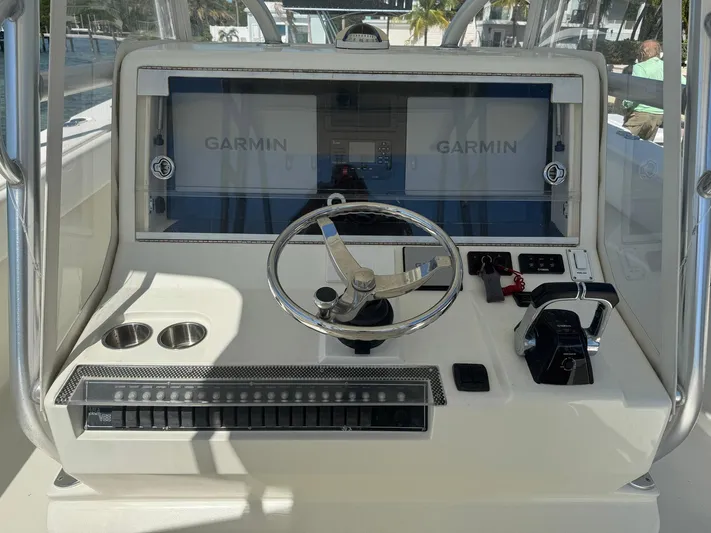 Warbird Yacht Photos Pics 2014 SeaVee 390B Center Console helm with Garmin displays and steering wheel.