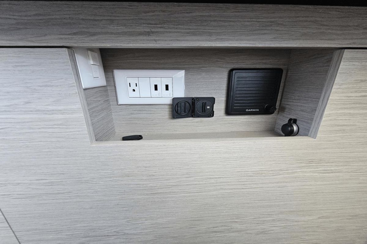 2023 Fountaine Pajot 44 