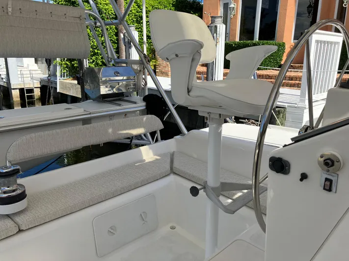 Bel Tempo Yacht Photos Pics 2008 Manta 42 MkIV yacht cockpit with steering wheel and seating.