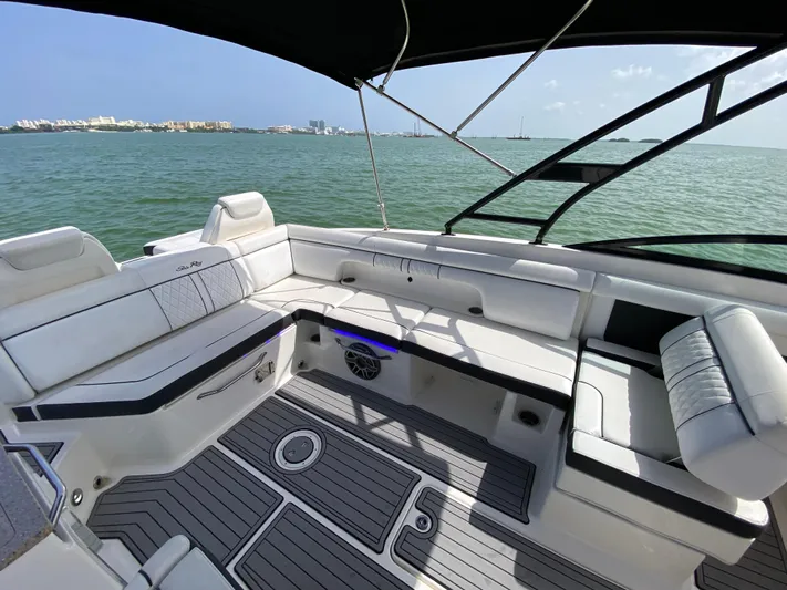2015 Sea Ray 290 Sundeck Yacht Photos Pics 2015 Sea Ray 290 Sundeck boat interior with spacious seating and ocean view.