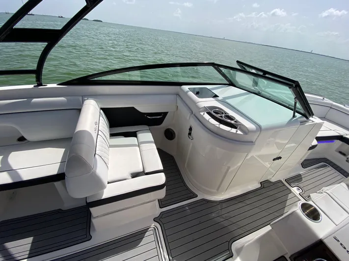 2015 Sea Ray 290 Sundeck Yacht Photos Pics 2015 Sea Ray 290 Sundeck interior with seating and helm, overlooking calm waters.