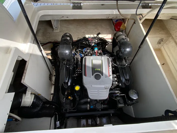 2015 Sea Ray 290 Sundeck Yacht Photos Pics Engine compartment of a 2015 Sea Ray 290 Sundeck boat, showcasing the engine layout.