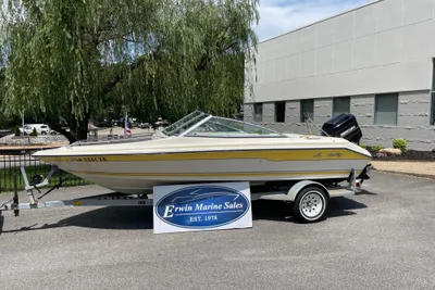 Sea Ray 180 Bowrider