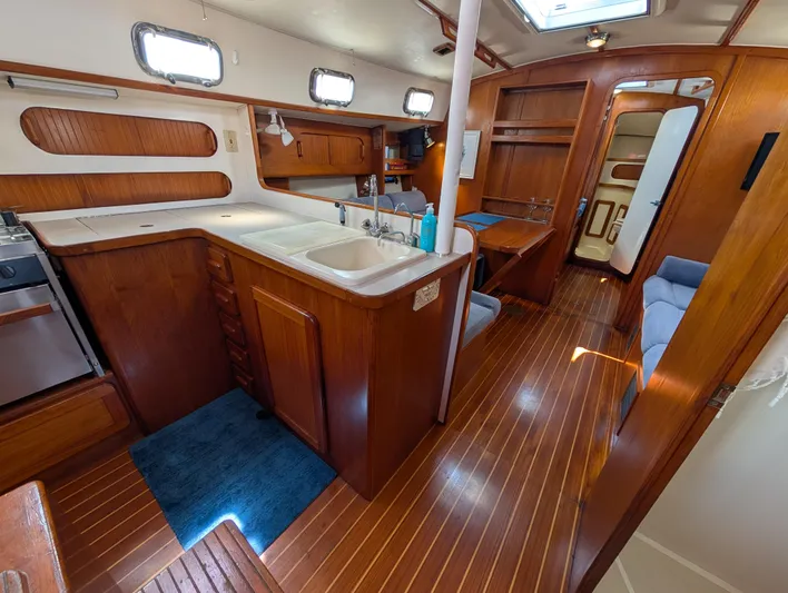 Juniper Yacht Photos Pics 