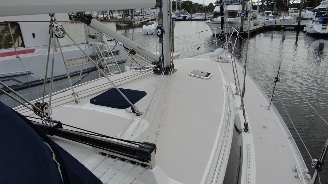 2012 Catalina 385