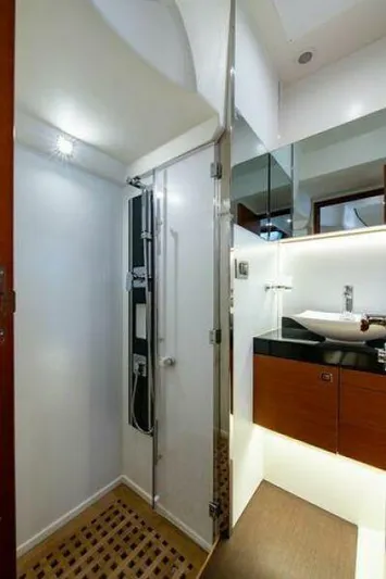 Magpie III Yacht Photos Pics Master Head