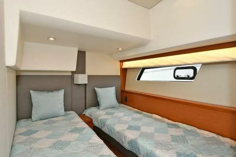 Magpie III Yacht Photos Pics VIP Stateroom