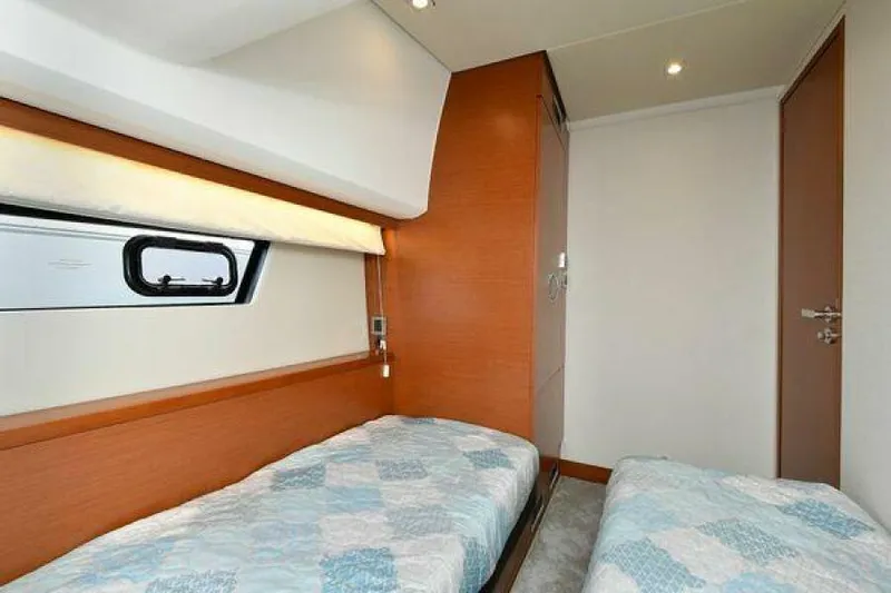 Magpie III Yacht Photos Pics VIP Stateroom