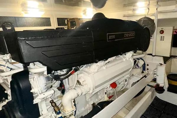 A Whole New World Yacht Photos Pics Engine room of a 2006 Silverton 50 Convertible yacht with Volvo Penta D12-800 engine.