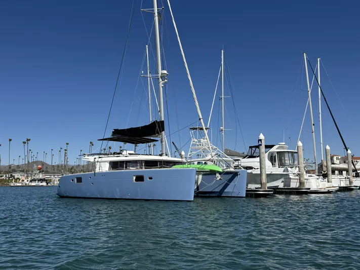  Yacht Photos Pics 2017 Lagoon 450 F catamaran docked in a sunny marina with clear blue skies.