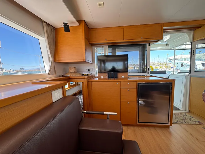  Yacht Photos Pics Interior of 2017 Lagoon 450 F yacht with modern kitchen and seating area.