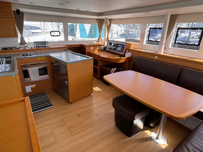  Yacht Photos Pics Interior of 2017 Lagoon 450 F catamaran with modern kitchen and dining area.