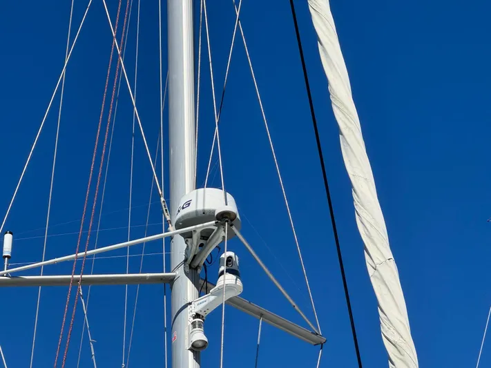  Yacht Photos Pics Mast and rigging of 2017 Lagoon 450 F sailboat against clear blue sky.