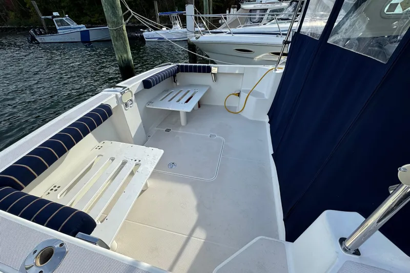  Yacht Photos Pics 2006 BackCove 29 boat deck with seating, docked at marina.