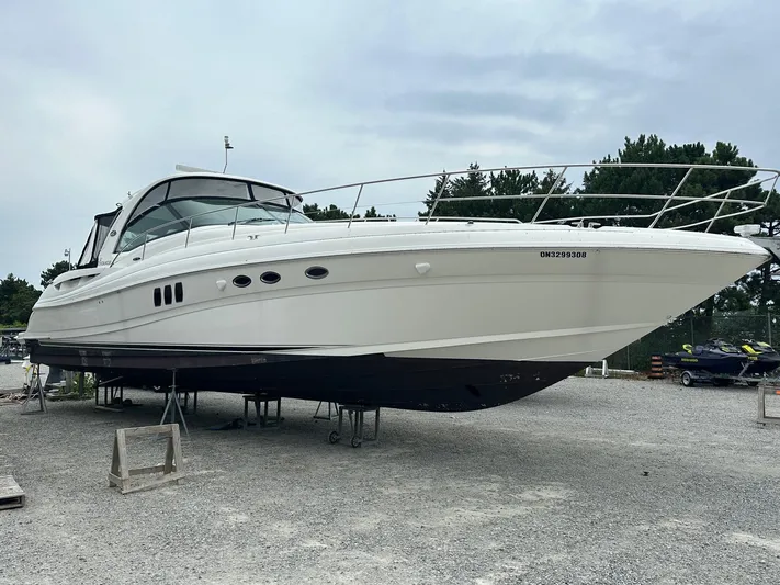  Yacht Photos Pics 2007 Sea Ray 52 Sundancer yacht on dry dock, side view.