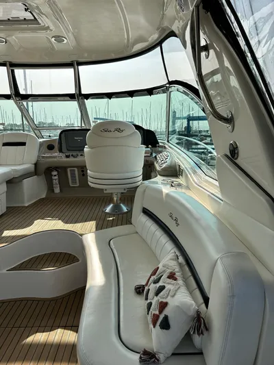  Yacht Photos Pics Luxurious 2007 Sea Ray 52 Sundancer yacht interior with plush seating and modern helm.