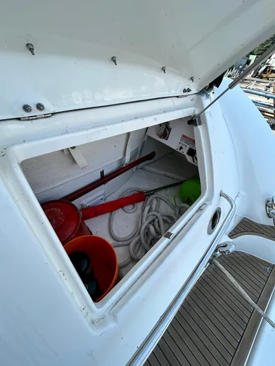  Yacht Photos Pics Open storage compartment on 2007 Sea Ray 52 Sundancer yacht with ropes and buckets.