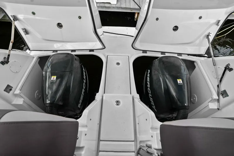 Lil Sea Sass Yacht Photos Pics 2014 Sea Ray 370 Venture (Lil Sea Sass)-Motors