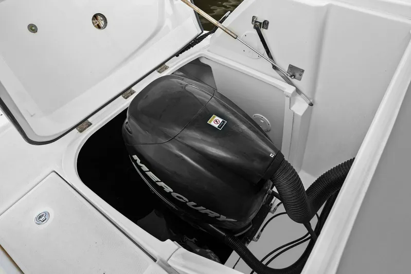 Lil Sea Sass Yacht Photos Pics 2014 Sea Ray 370 Venture (Lil Sea Sass)-Motor (Port)