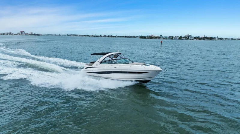 Lil Sea Sass Yacht Photos Pics 2014 Sea Ray 370 Venture (Lil Sea Sass)-Profile Starboard