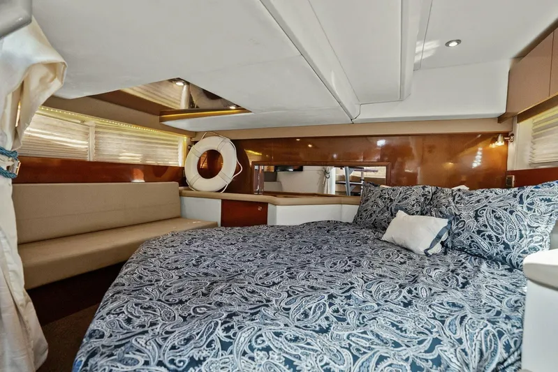 Lil Sea Sass Yacht Photos Pics 2014 Sea Ray 370 Venture (Lil Sea Sass)-Cabin