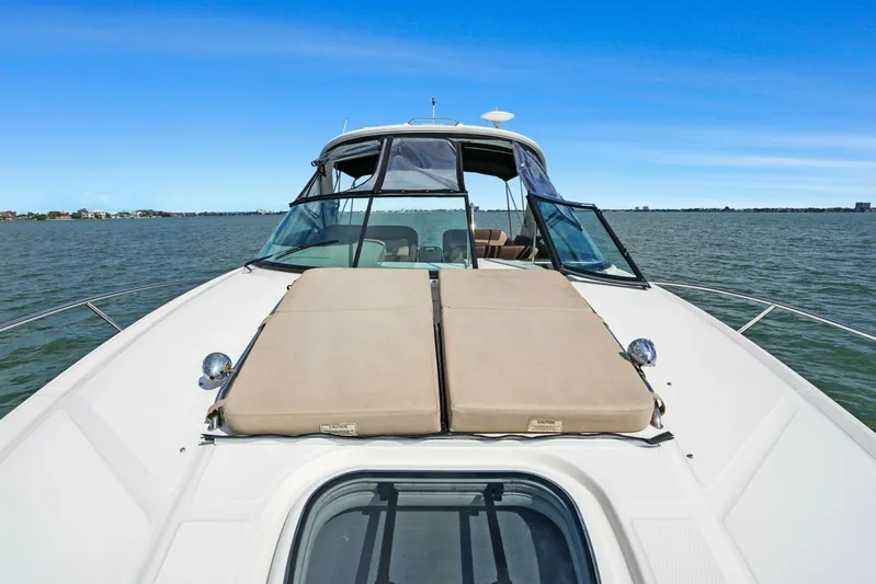 Lil Sea Sass Yacht Photos Pics 2014 Sea Ray 370 Venture (Lil Sea Sass)-Foredeck