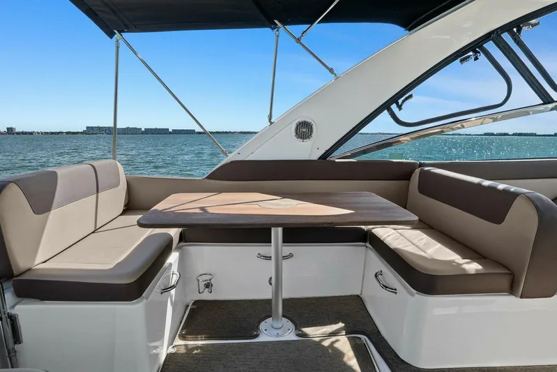 Lil Sea Sass Yacht Photos Pics 2014 Sea Ray 370 Venture (Lil Sea Sass)-Dinette