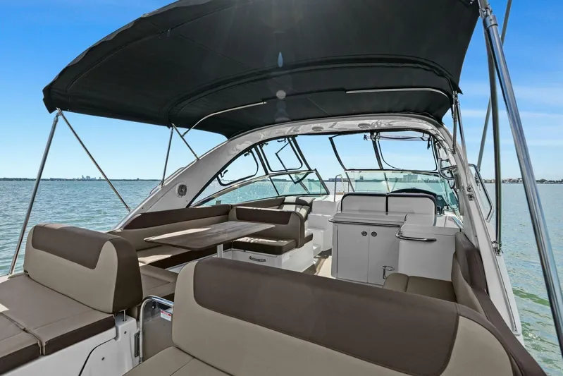 Lil Sea Sass Yacht Photos Pics 2014 Sea Ray 370 Venture (Lil Sea Sass)-Cockpit