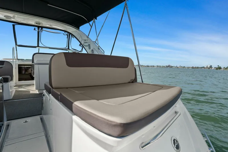 Lil Sea Sass Yacht Photos Pics 2014 Sea Ray 370 Venture (Lil Sea Sass)-Cockpit