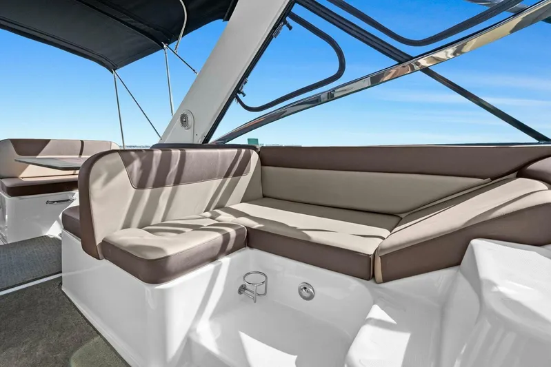 Lil Sea Sass Yacht Photos Pics 2014 Sea Ray 370 Venture (Lil Sea Sass)-Cockpit