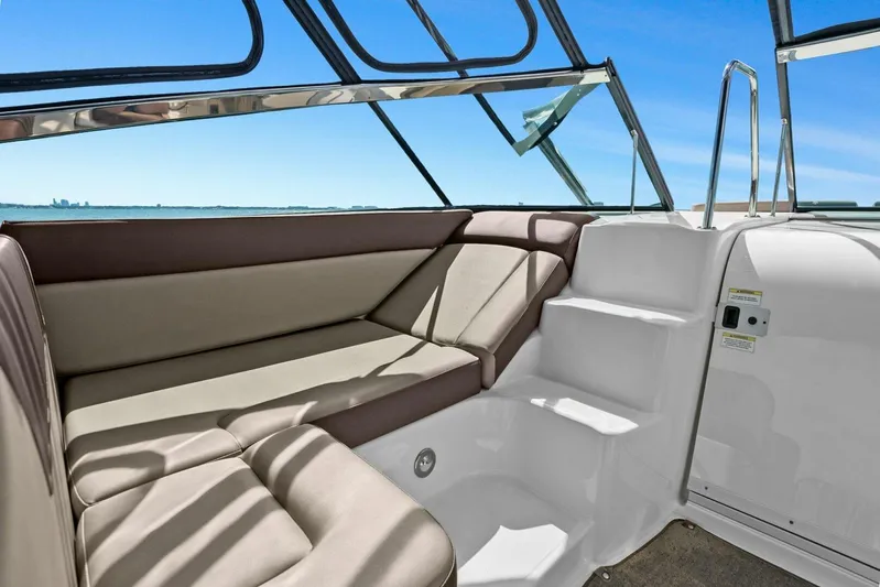 Lil Sea Sass Yacht Photos Pics 2014 Sea Ray 370 Venture (Lil Sea Sass)-Cockpit