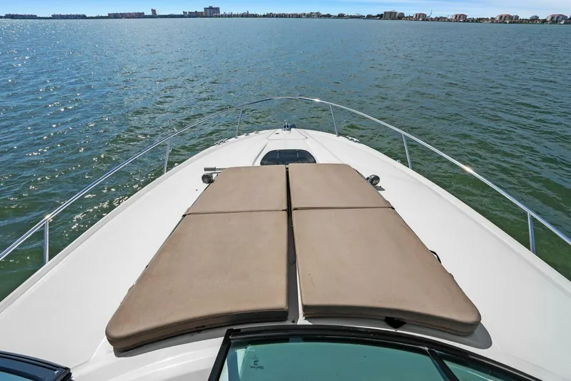 Lil Sea Sass Yacht Photos Pics 2014 Sea Ray 370 Venture (Lil Sea Sass)-Foredeck