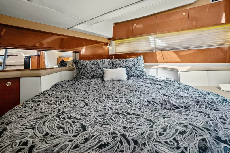 Lil Sea Sass Yacht Photos Pics 2014 Sea Ray 370 Venture (Lil Sea Sass)-Cabin