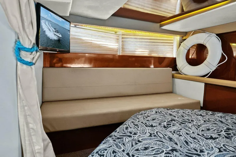 Lil Sea Sass Yacht Photos Pics 2014 Sea Ray 370 Venture (Lil Sea Sass)-Cabin