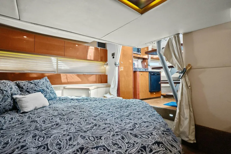 Lil Sea Sass Yacht Photos Pics 2014 Sea Ray 370 Venture (Lil Sea Sass)-Cabin