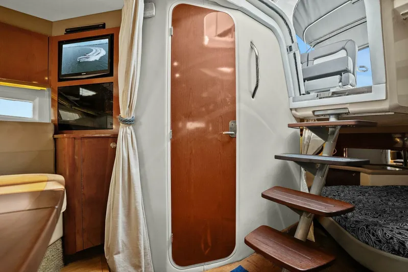 Lil Sea Sass Yacht Photos Pics 2014 Sea Ray 370 Venture (Lil Sea Sass)-Cabin