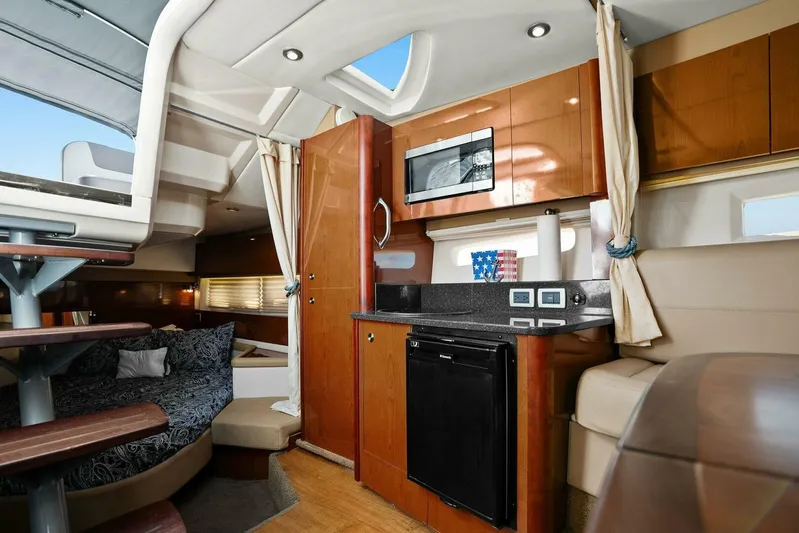 Lil Sea Sass Yacht Photos Pics 2014 Sea Ray 370 Venture (Lil Sea Sass)-Galley