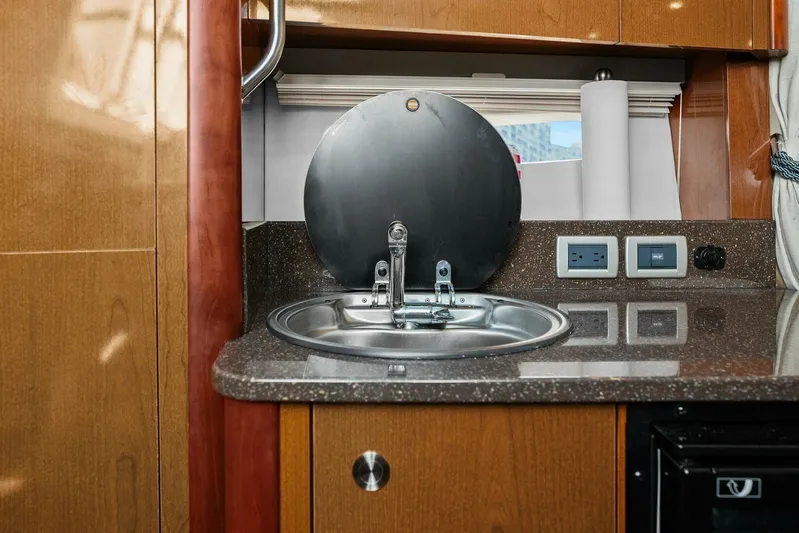 Lil Sea Sass Yacht Photos Pics 2014 Sea Ray 370 Venture (Lil Sea Sass)-Galley