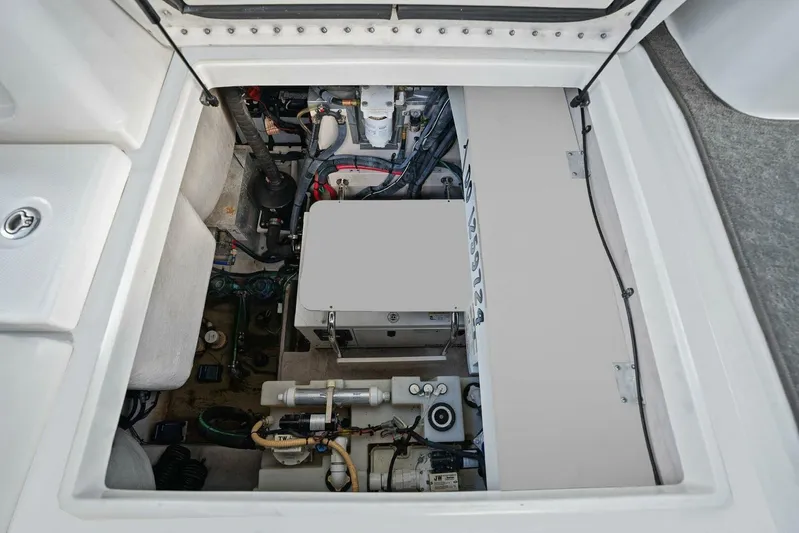 Lil Sea Sass Yacht Photos Pics 2014 Sea Ray 370 Venture (Lil Sea Sass)-Generator