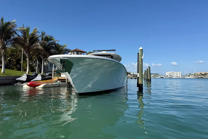  Yacht Photos Pics Streamline 45 yacht docked in sunny marina, surrounded by palm trees and clear blue sky.